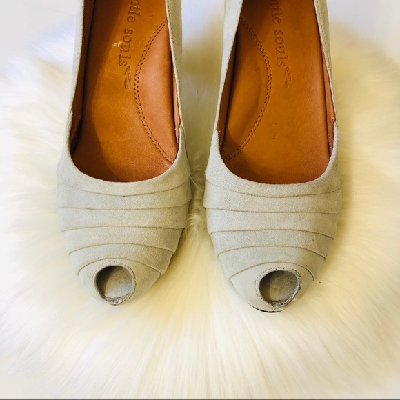 GENTLE SOULS Peep toe Suede Rem Gem Pumps - Picture 3 of 5